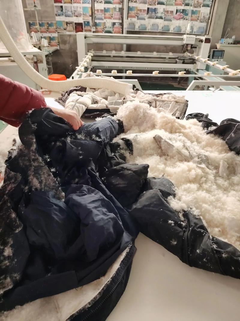 舊羽絨服加工羽絨被廢物利用 #現(xiàn)場實拍 #工作實拍 #實體